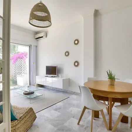 Elegant Logement D'1 Avec Terrasse Апартаменты *