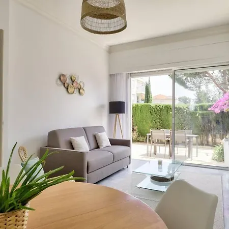 Elegant Logement D'1 Avec Terrasse *